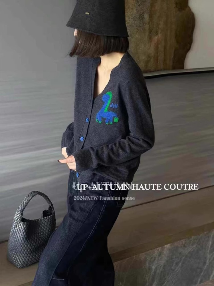 European station V-neck 100%ca - Home Office 2024 评论和价格