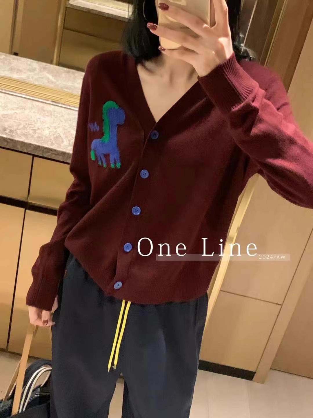 European station V-neck 100%ca - Home Office 2024 评论和价格
